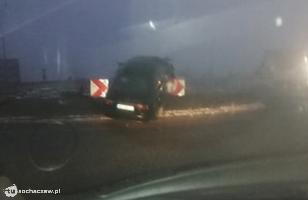 Wbity w rondo w Ruszkach. Apelujemy o ostrożność