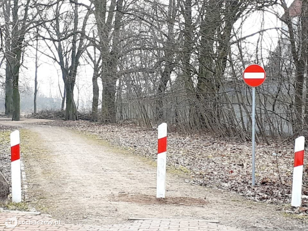 Młodzieszyn: alejki parkowe oznakowane