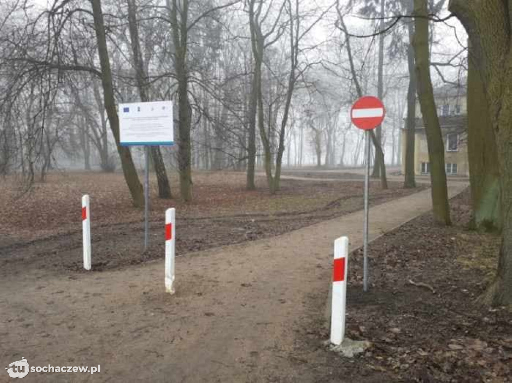 Młodzieszyn: alejki parkowe oznakowane