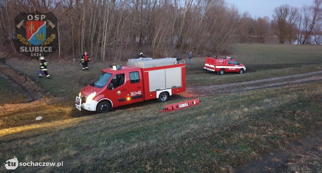 Dramat na Wiśle. Strażacy na pomoc wędkarzowi