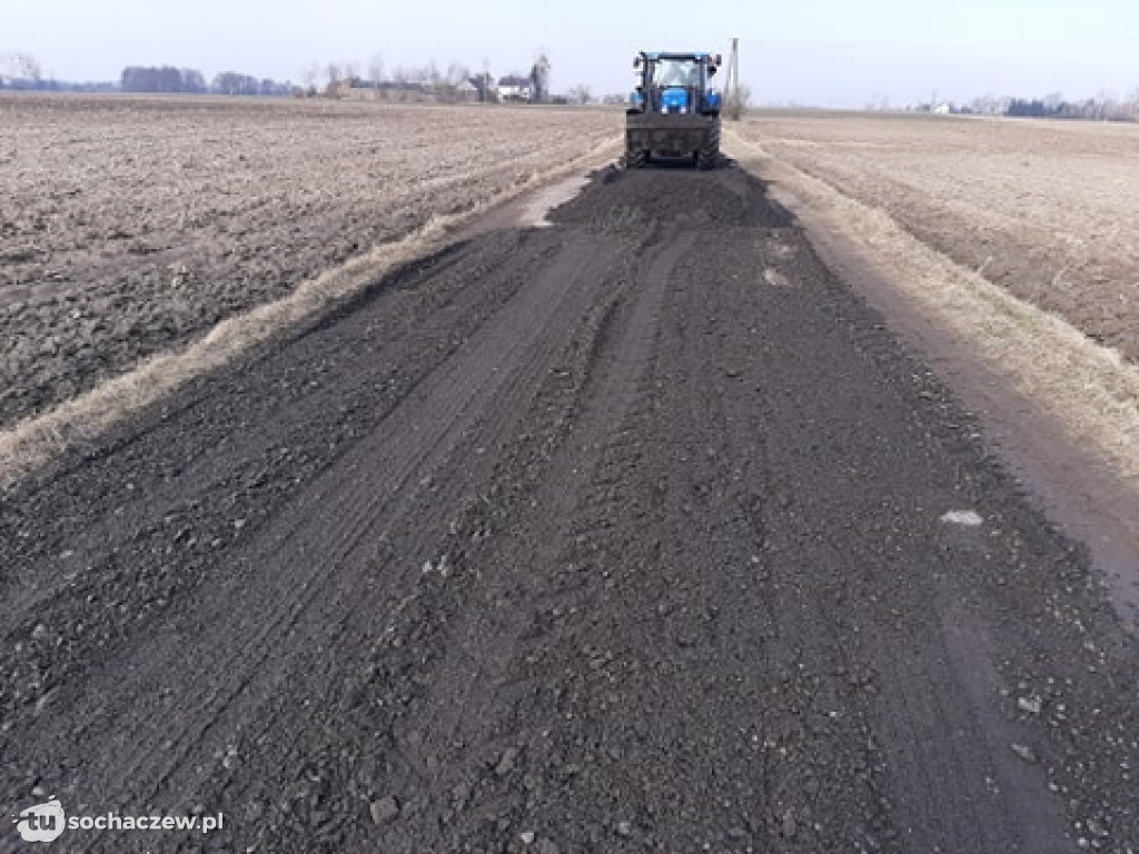  Rybno: ruszyła wiosenna poprawa nawierzchni dróg gminnych