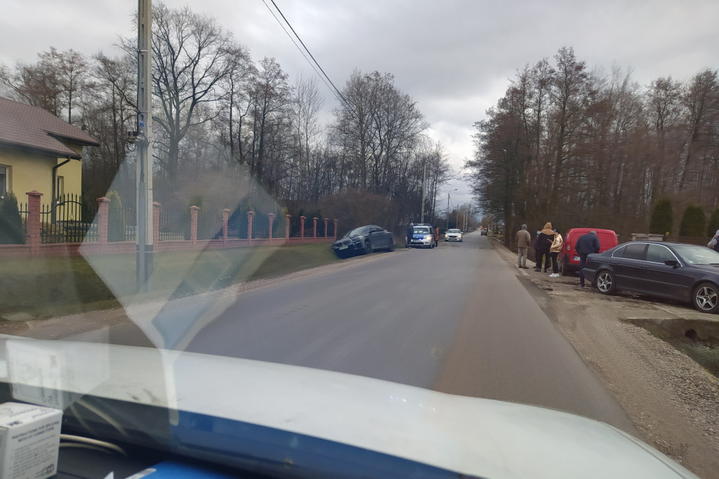 Piotrów: bmw w rowie
