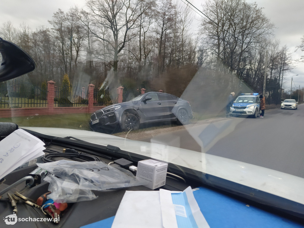 Piotrów: bmw w rowie