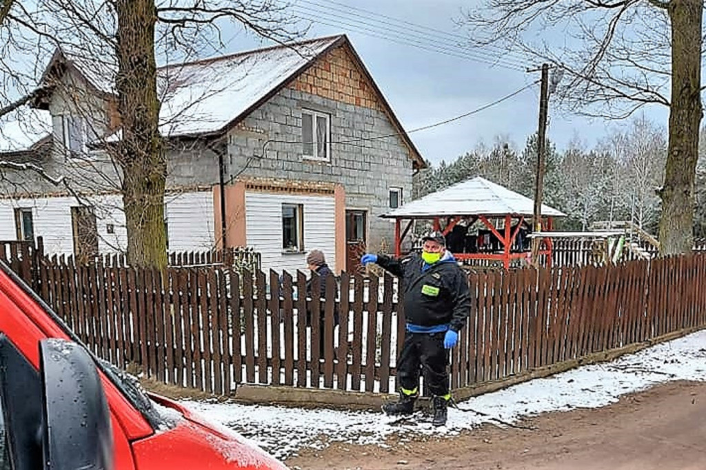 Młodzieszyn: strażacy dostarczają maseczki mieszkańcom