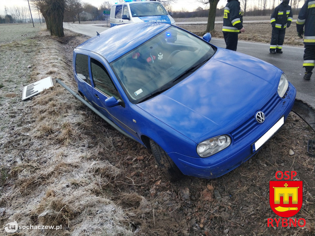Ślizgawka na drogach. Dwa dachowania w powiecie