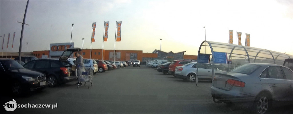 Sochaczew: na dzień przed ogólnopolskim lockdownem sochaczewianie szturmują sklepy