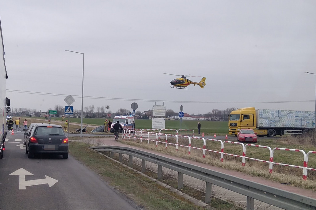 Szymanów: zderzenie dwóch osobówek. Droga zablokowana