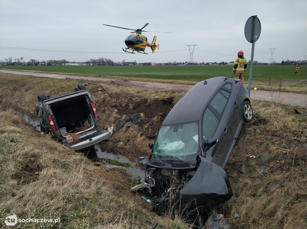 Szymanów: zderzenie dwóch osobówek. Droga zablokowana