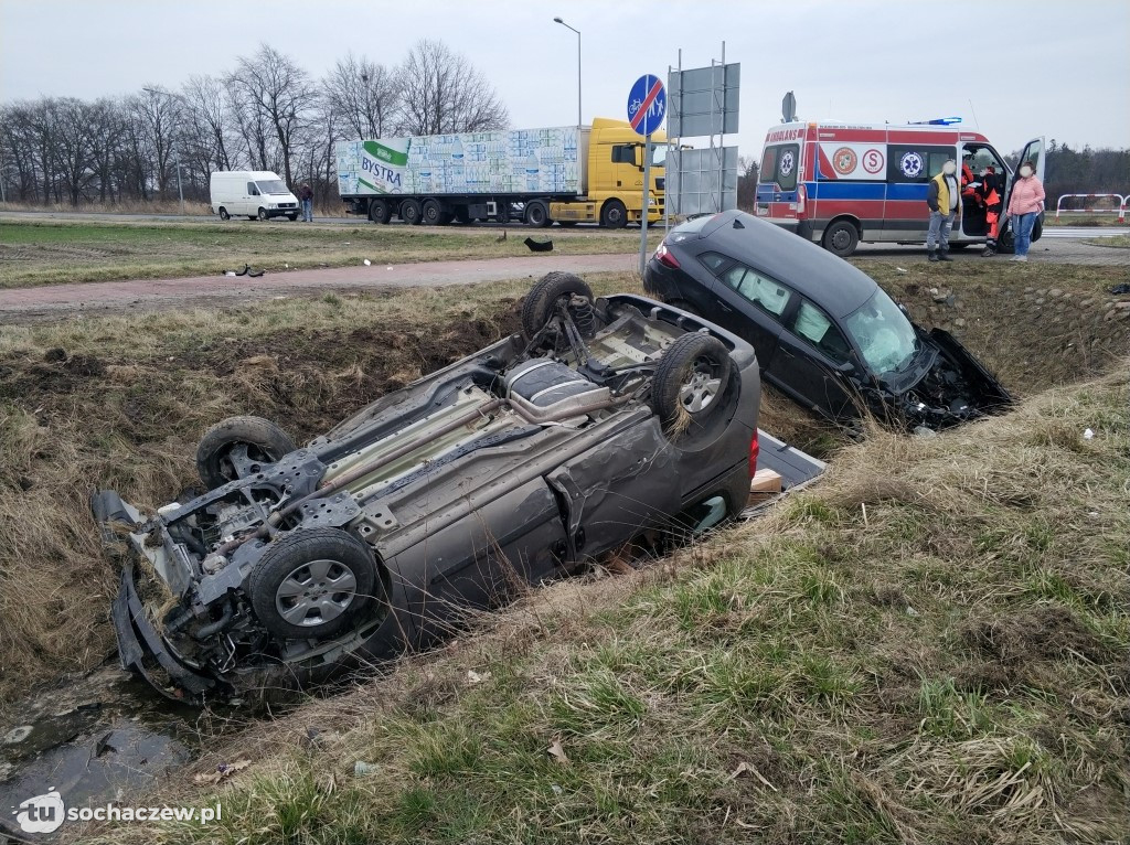 Szymanów: zderzenie dwóch osobówek. Droga zablokowana