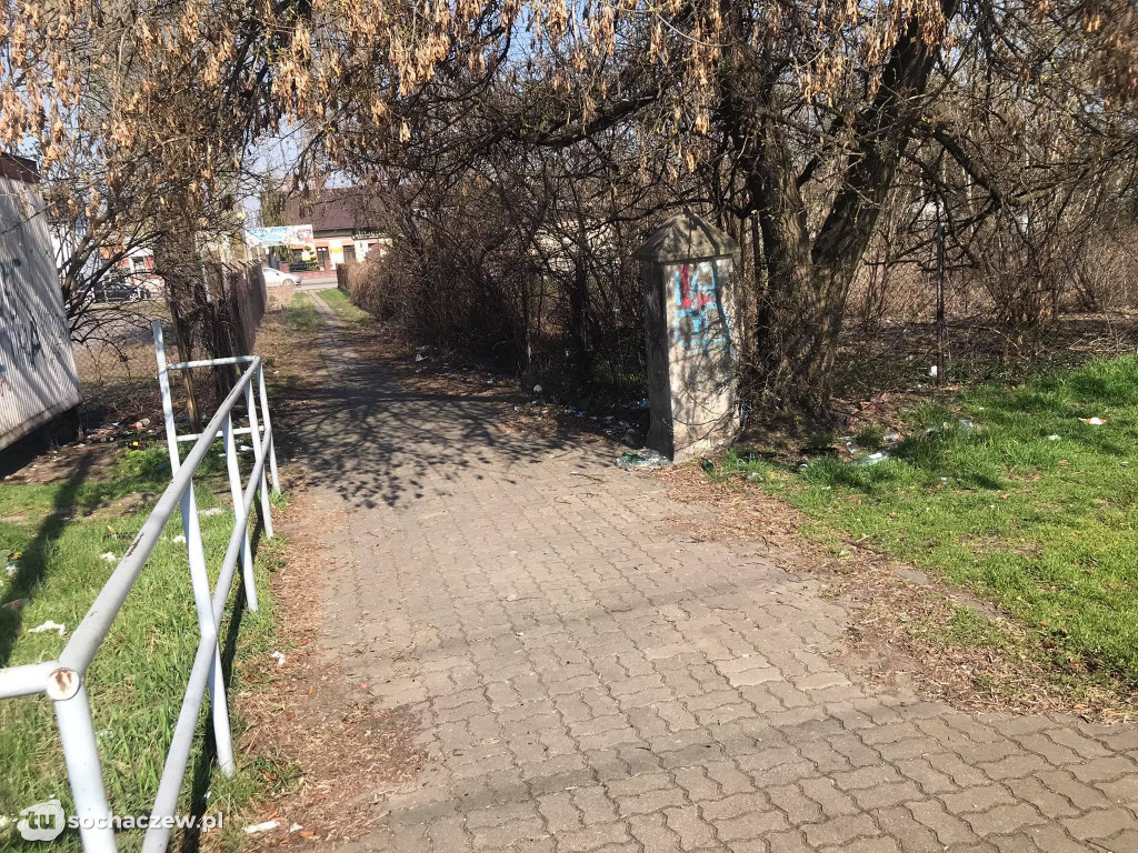 Śmieci przy PKP