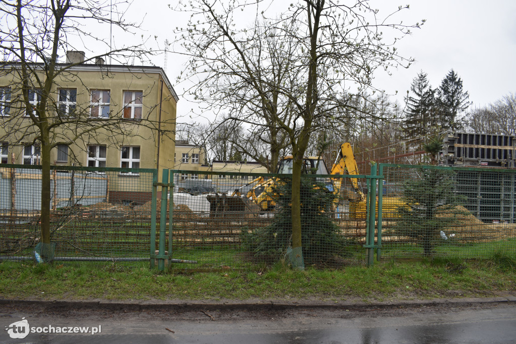Sala przy Dwójce pnie się do góry