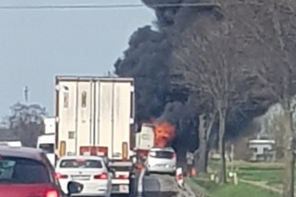 Pożar ciężarówki na DK 50 w Janowie