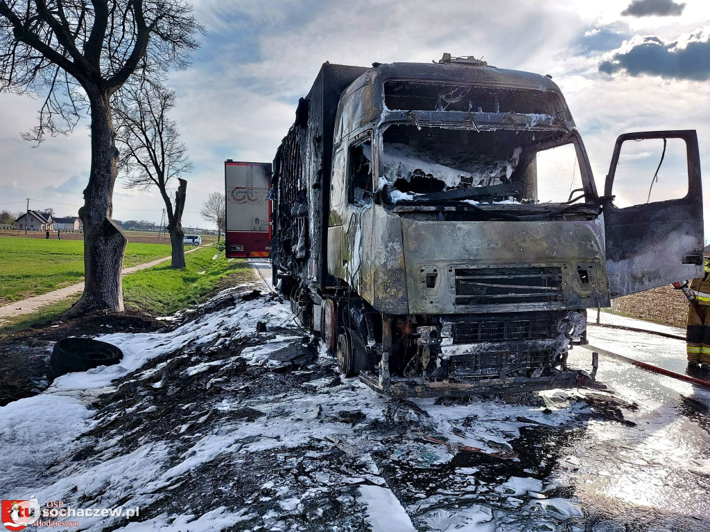 Pożar ciężarówki na DK 50 w Janowie