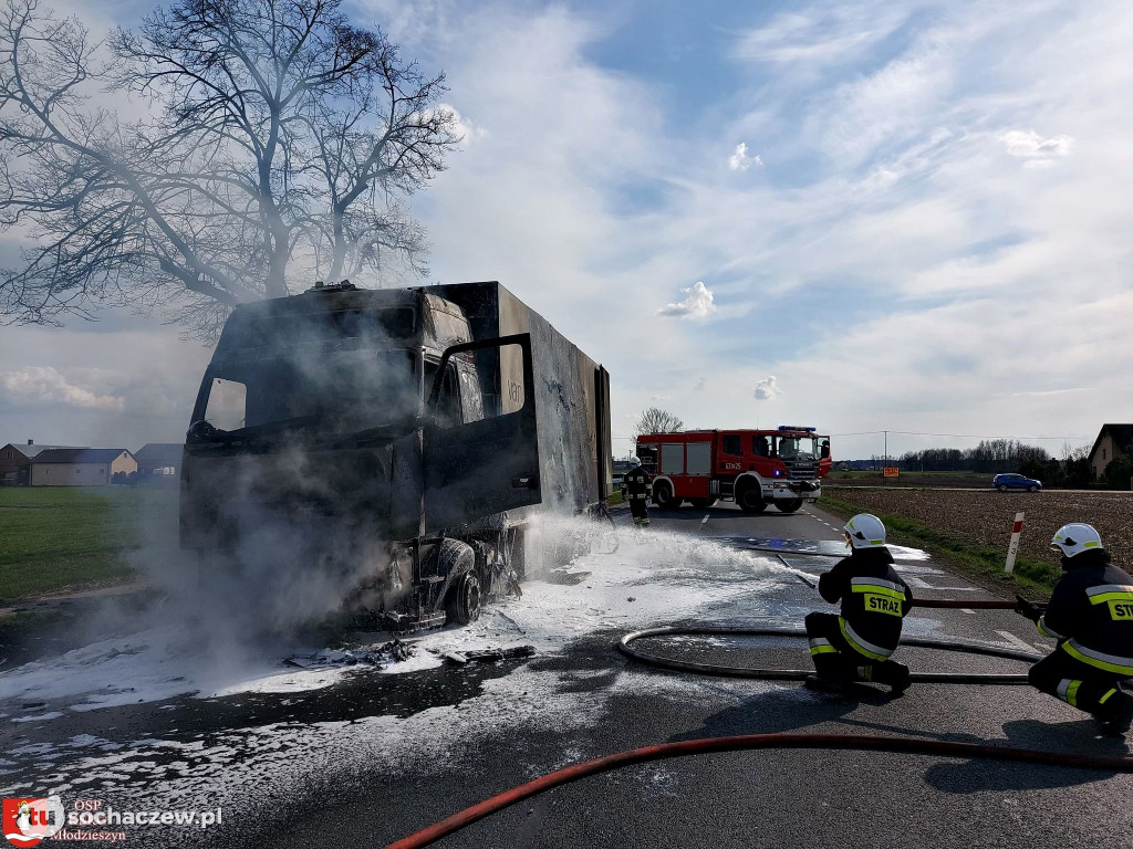 Pożar ciężarówki na DK 50 w Janowie