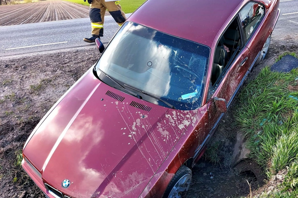 Młodzieszyn DK 50. Zjechał z drogi i wpadł do rowu