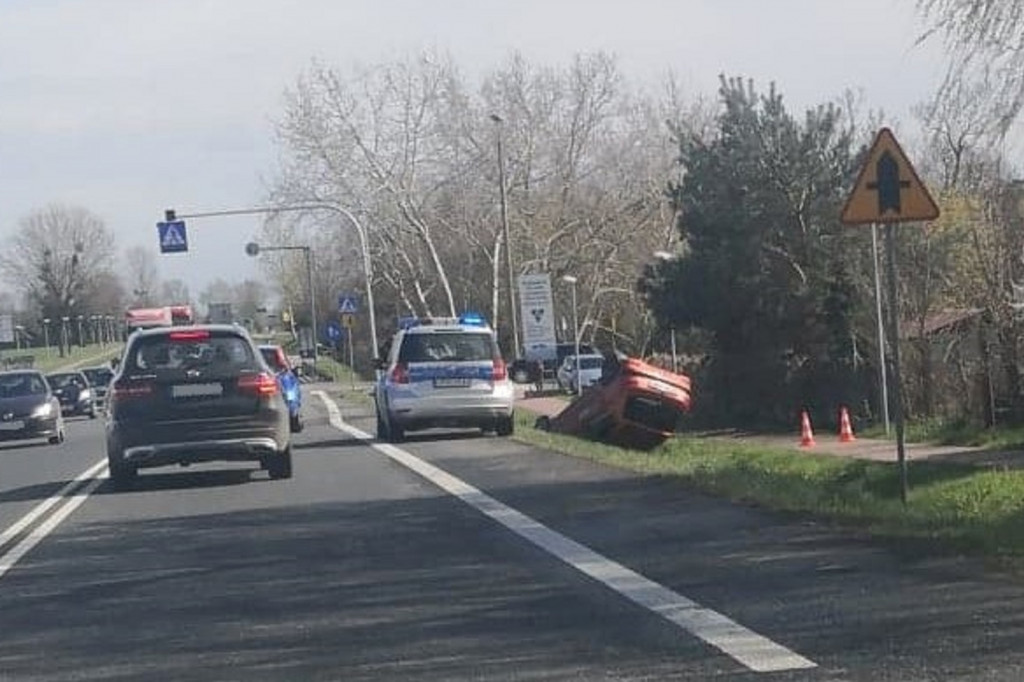 Wypadek w Bielicach. Trzy osoby w szpitalu