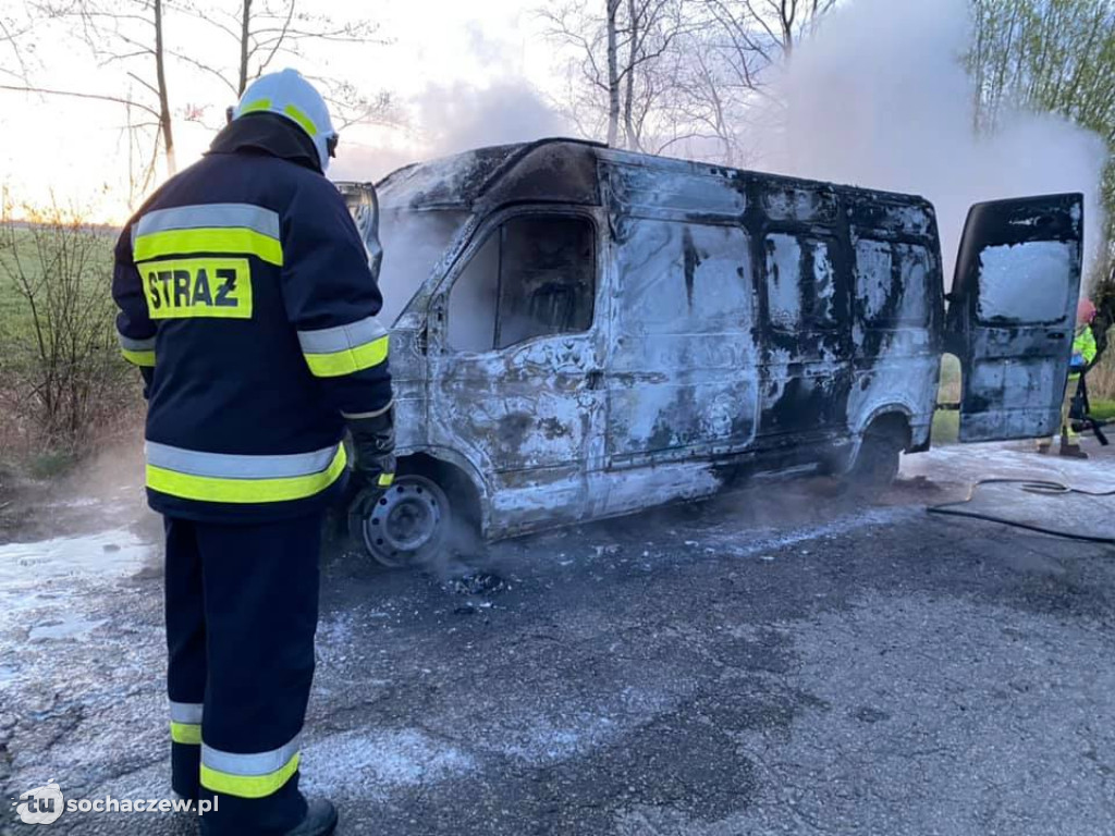 Braki: auto spłonęło doszczętnie