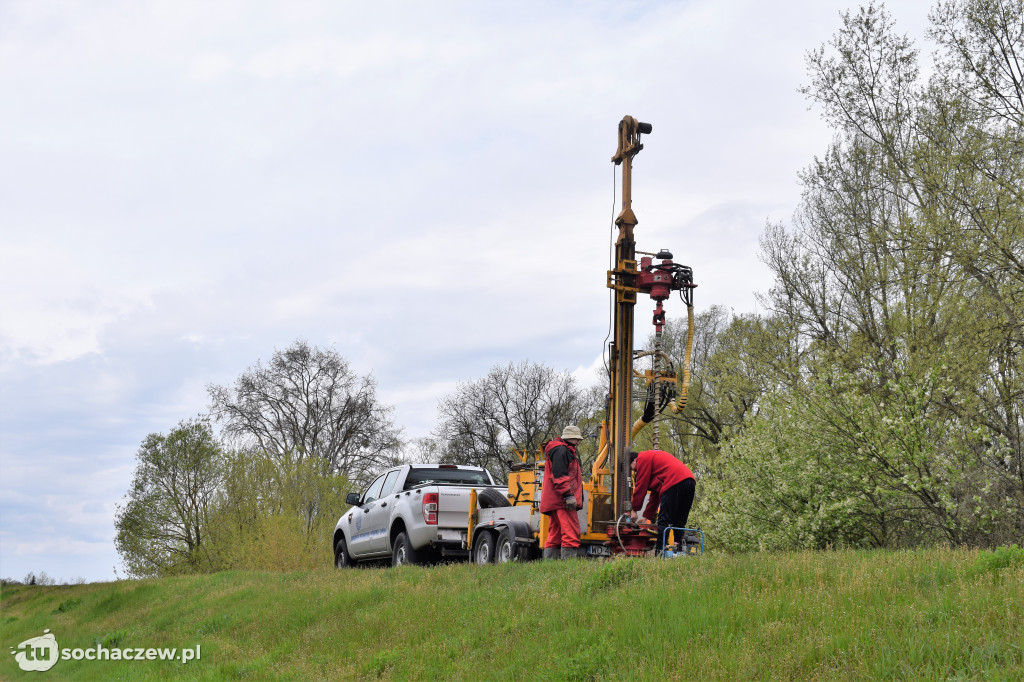 Arciechów: kontrola geologiczna wałów