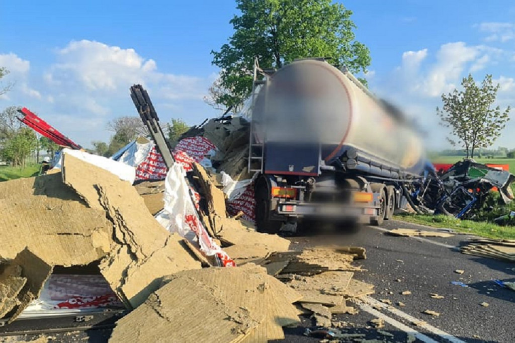 Śmiertelne zderzenie ciężarówek w powiecie płockim