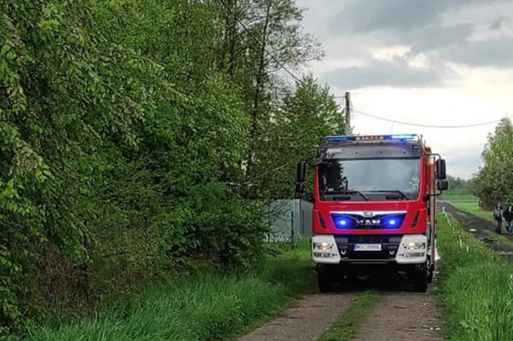 Śladów: strażacy OSP Kromnów usuwali szkody po burzy