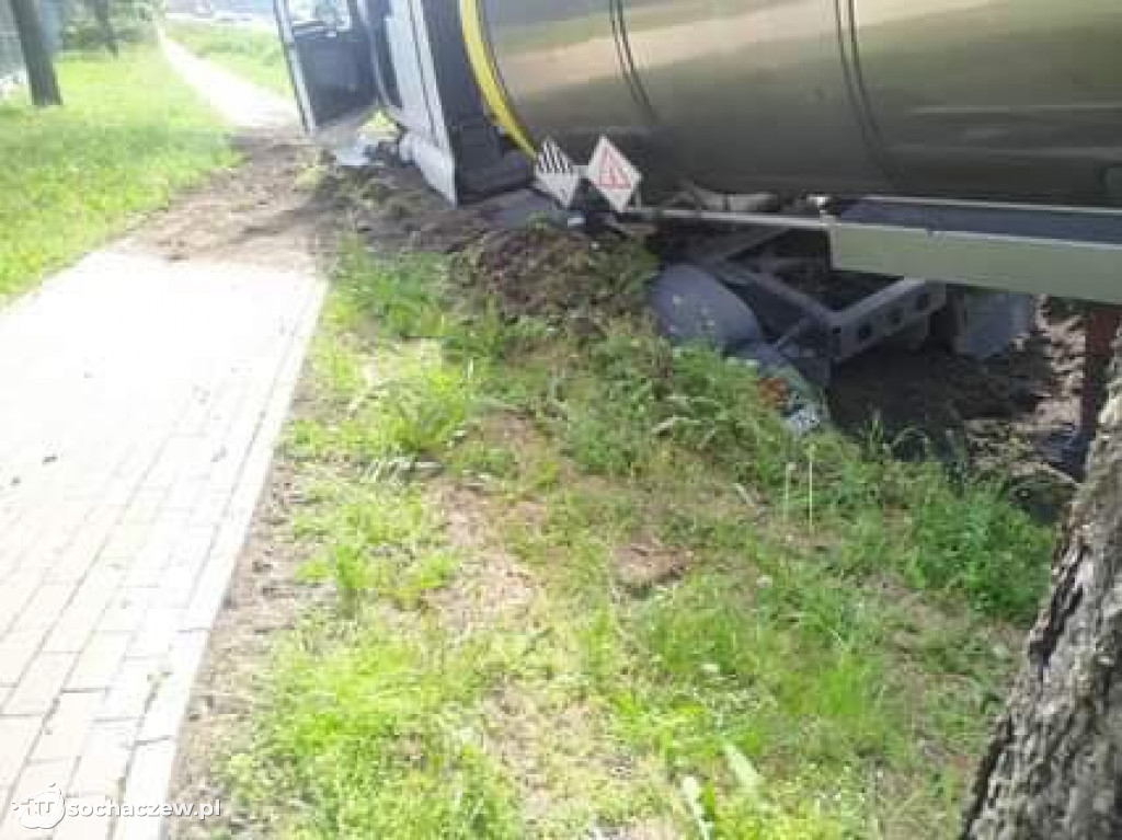Lisice: zderzenie ciężarówki z osobówką na DK 92