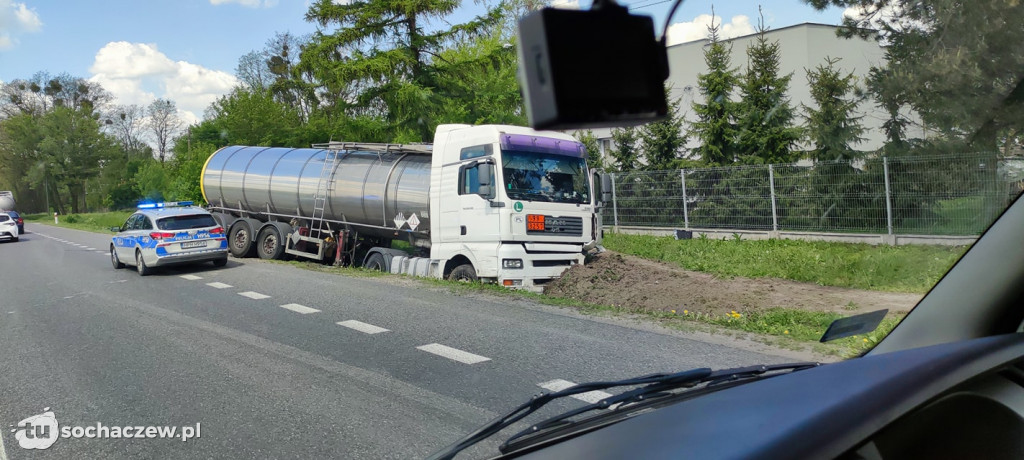 Lisice: zderzenie ciężarówki z osobówką na DK 92