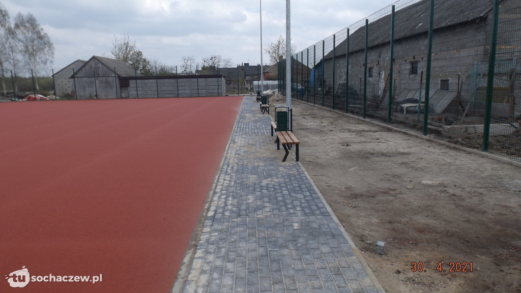 Nowe boisko przy SP Mokas