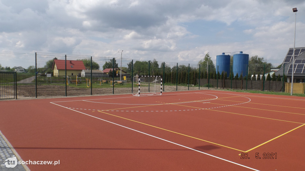 Nowe boisko przy SP Mokas