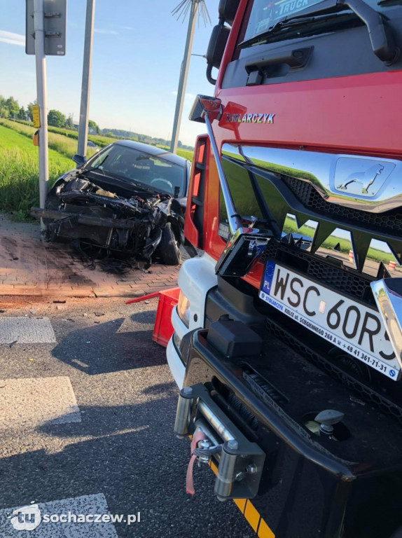 Wypadek w Topołowej, dwie osoby poszkodowane
