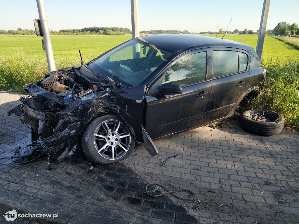 Wypadek w Topołowej, dwie osoby poszkodowane