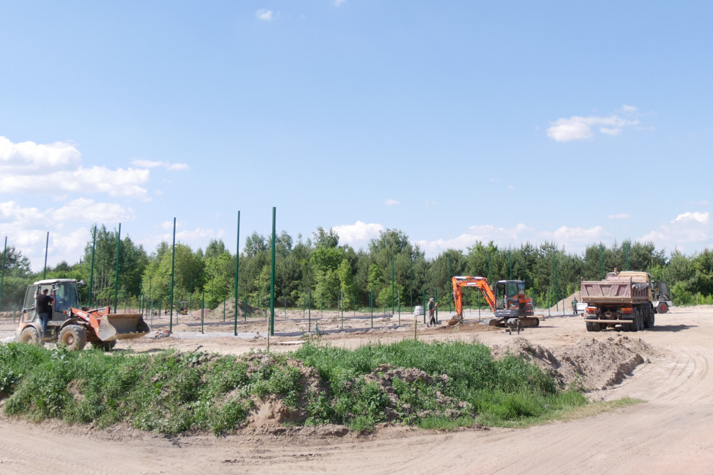 Młodzieszyn. Postępy prac przy budowie kompleksu lekkoatletycznego
