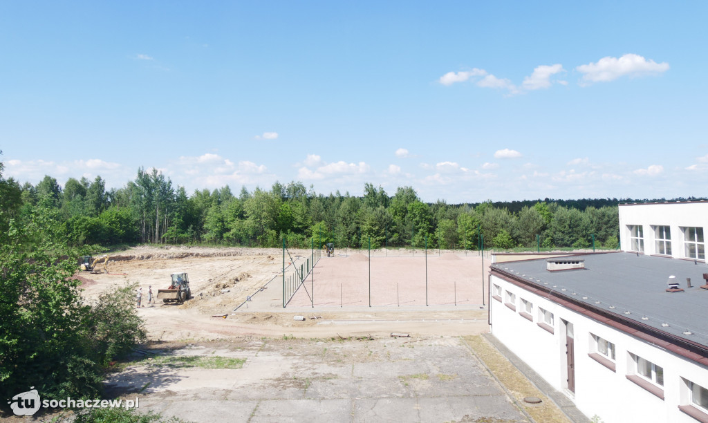 Młodzieszyn. Postępy prac przy budowie kompleksu lekkoatletycznego