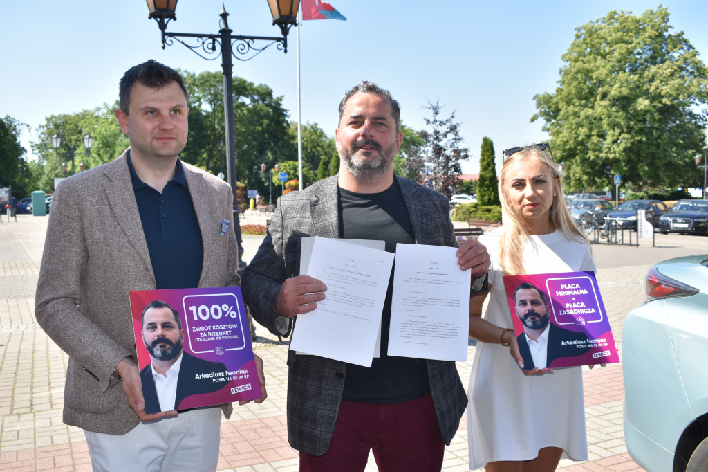 Konferencja Iwaniaka na pl. Kościuszki