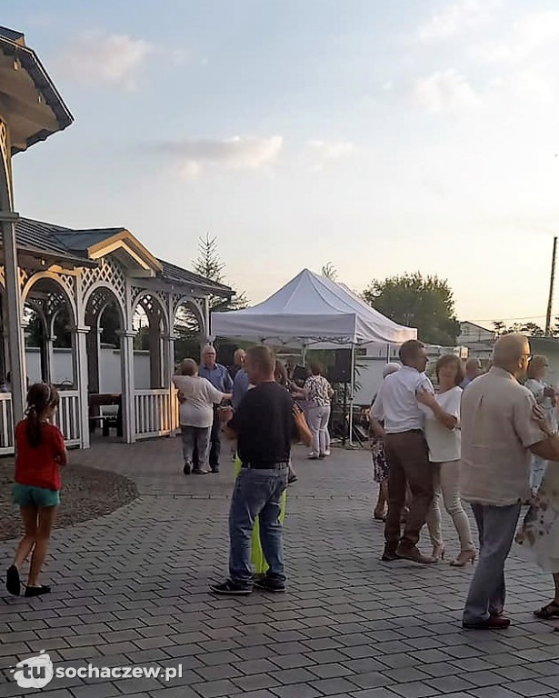 Potańcówka i biesiadowanie w Sannikach