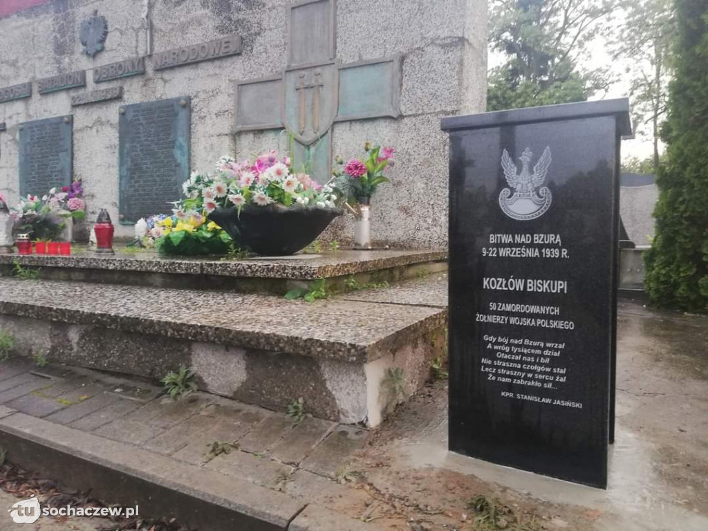 Biało-czerwone flagi i Kamienie Chwały na cmentarzach