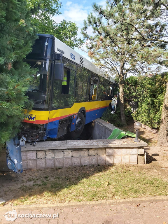 Poważny wypadek autobusu pod Płockiem