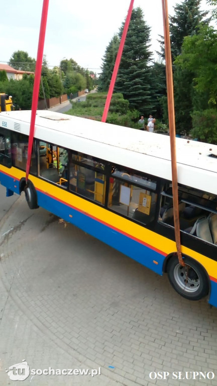 Poważny wypadek autobusu pod Płockiem