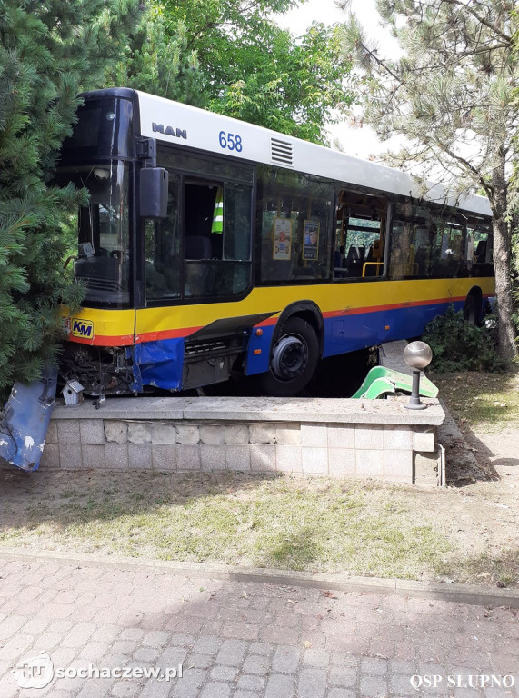 Poważny wypadek autobusu pod Płockiem