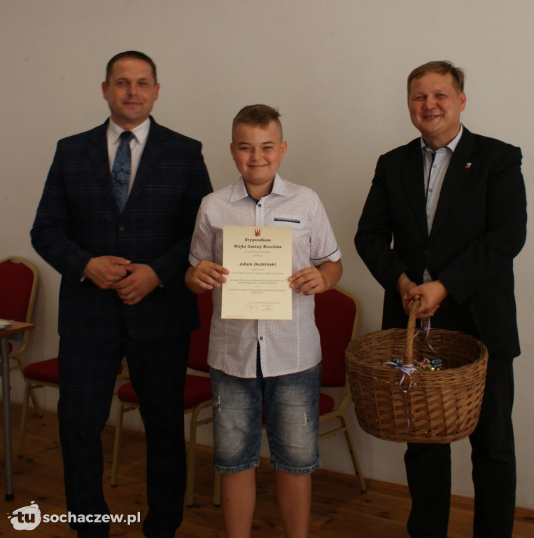 Brochów wręczenie stypendiów wójta