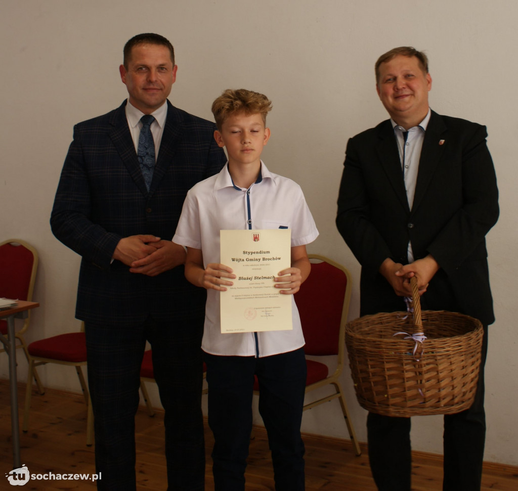 Brochów wręczenie stypendiów wójta