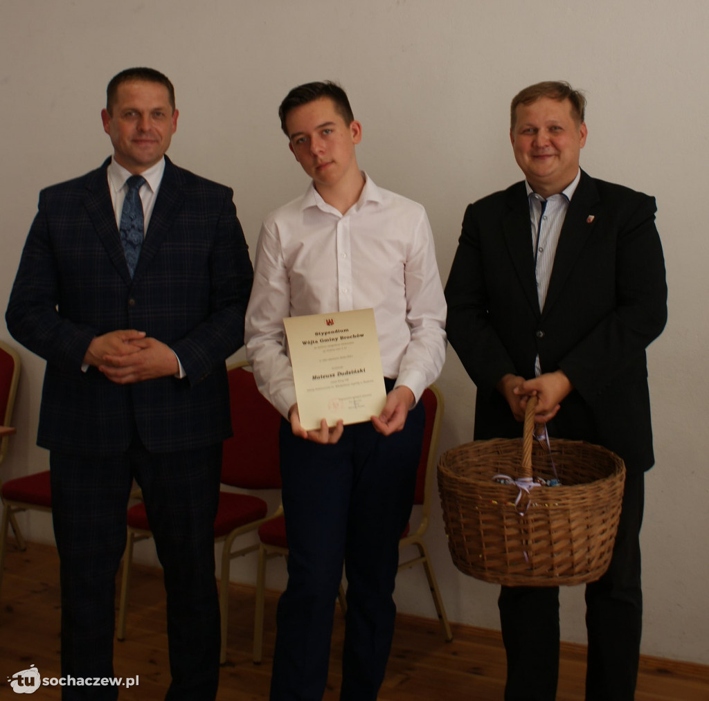 Brochów wręczenie stypendiów wójta
