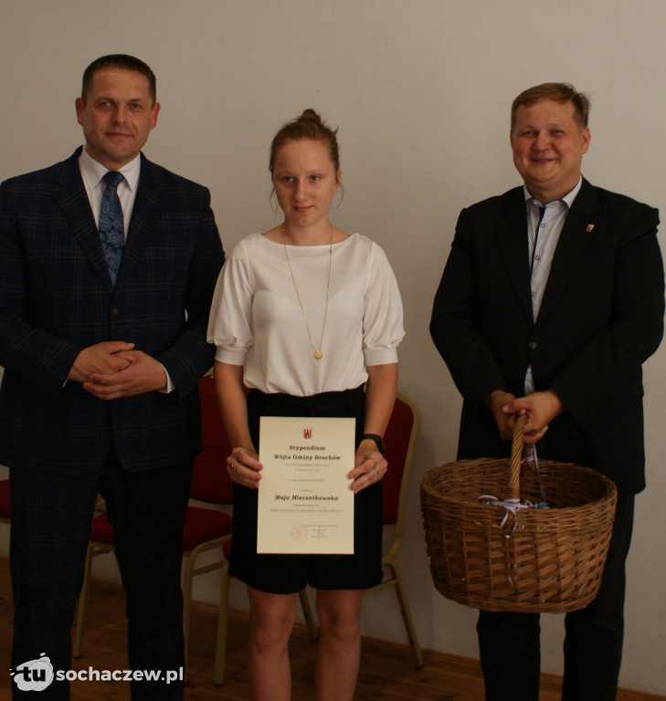 Brochów wręczenie stypendiów wójta