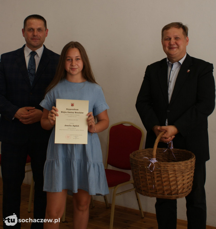 Brochów wręczenie stypendiów wójta