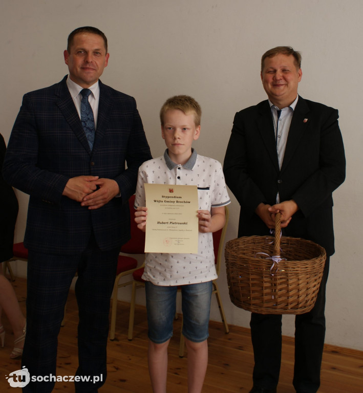Brochów wręczenie stypendiów wójta