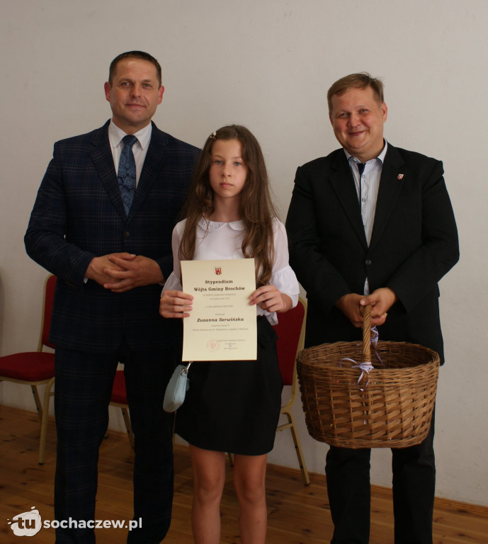 Brochów wręczenie stypendiów wójta