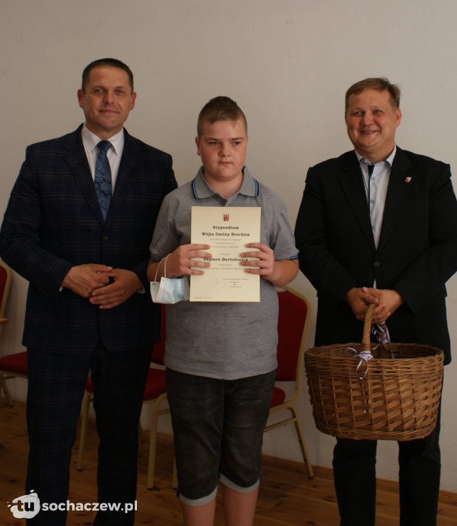 Brochów wręczenie stypendiów wójta