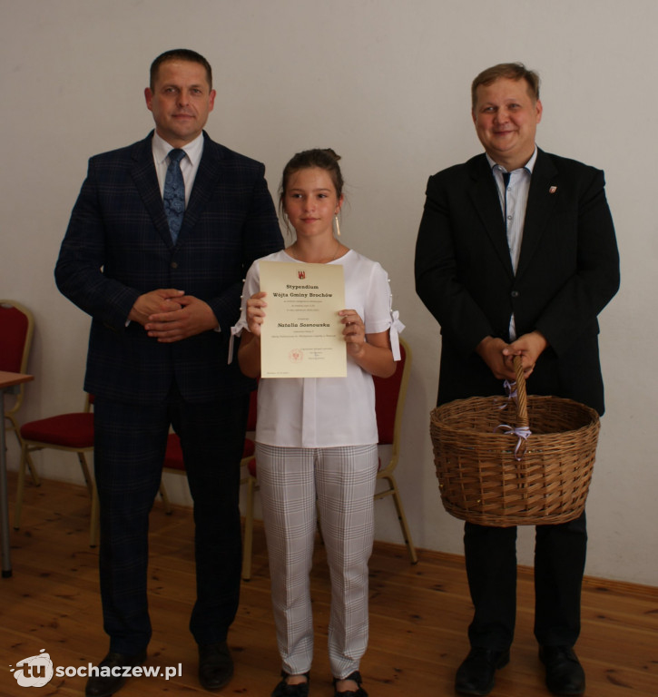 Brochów wręczenie stypendiów wójta