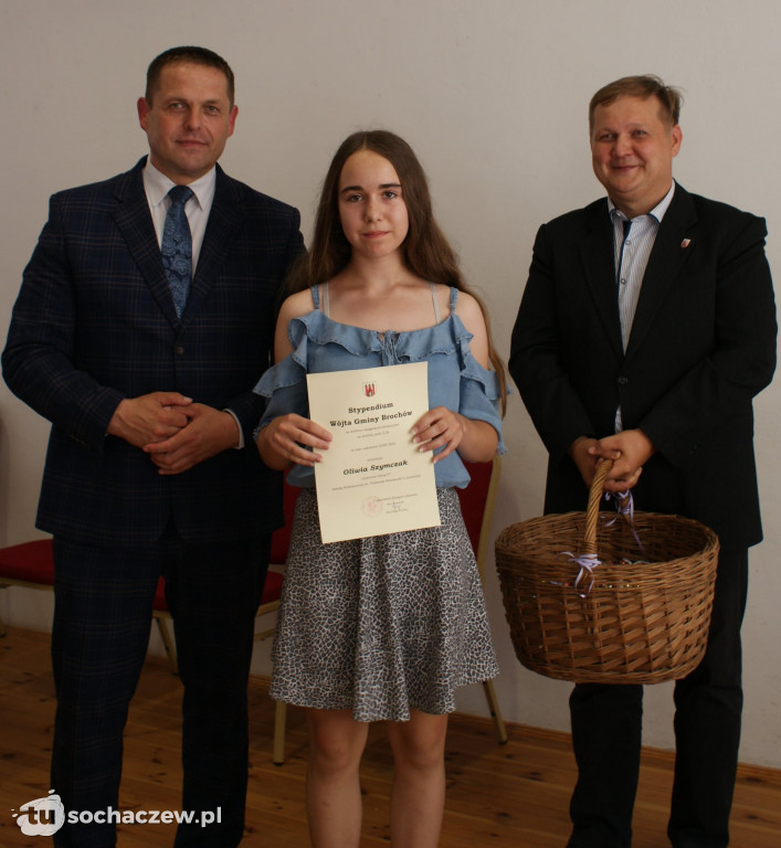 Brochów wręczenie stypendiów wójta