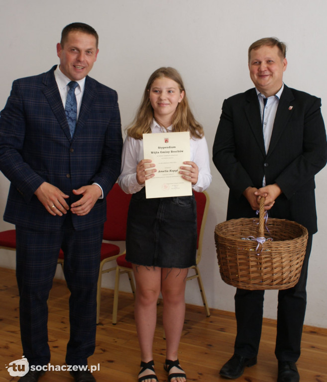 Brochów wręczenie stypendiów wójta