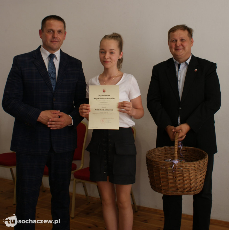 Brochów wręczenie stypendiów wójta